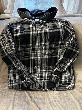 Arizona Jean Company Black & White Plaid Hooded Shirt Jacket